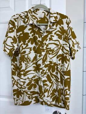 Coco Reef Olive and White Floral Short Sleeve Button-Down Shirt